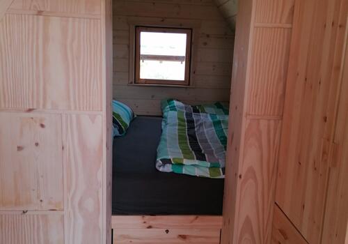 Pod mit Doppelbett hinten quer